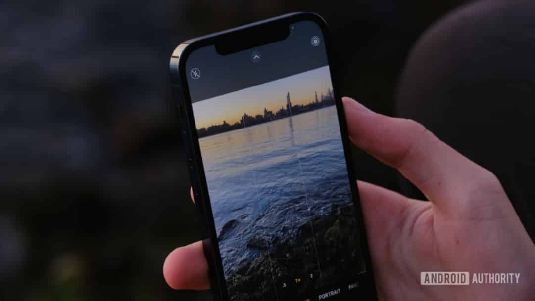 điện thoại có camera quay phim tốt nhất 2021 - iPhone 12 Pro Max 2
