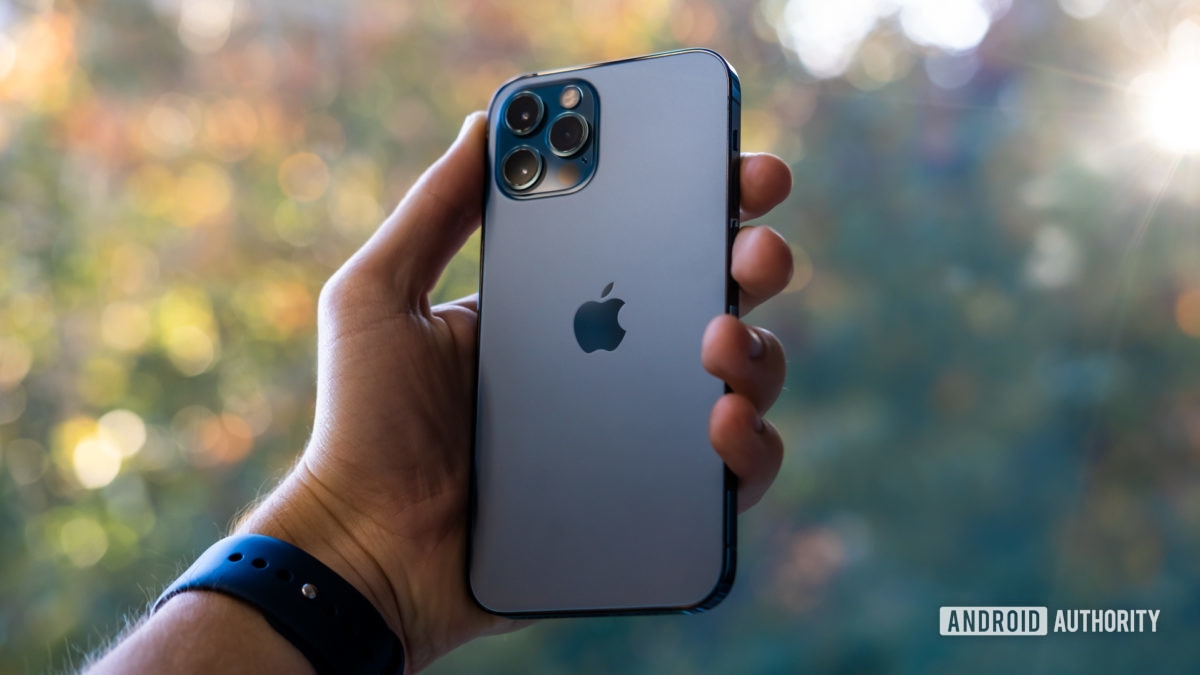 điện thoại có camera quay phim tốt nhất 2021 - iPhone 12 Pro Max