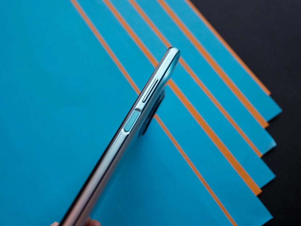 Xiaomi Mi 10i cảm biến vân tay bên phím nguồn