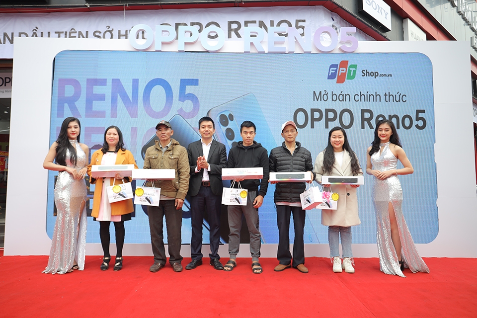OPPO Reno5 quá “hot”, mở bán với kỷ lục 42.000 đơn đặt cọc