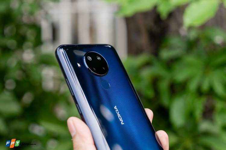 Điện thoại Nokia 5.4 | Thiết kế bóng bẩy