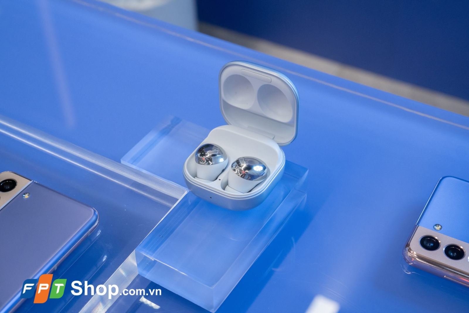 Trên tay tai nghe Samsung Galaxy Buds Pro
