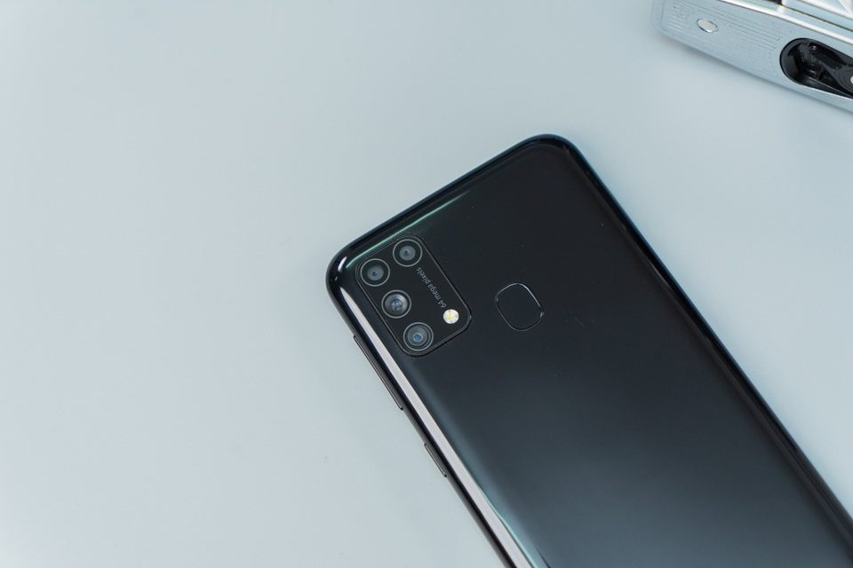 Điện thoại Samsung 4 camera - Samsung Galaxy M31
