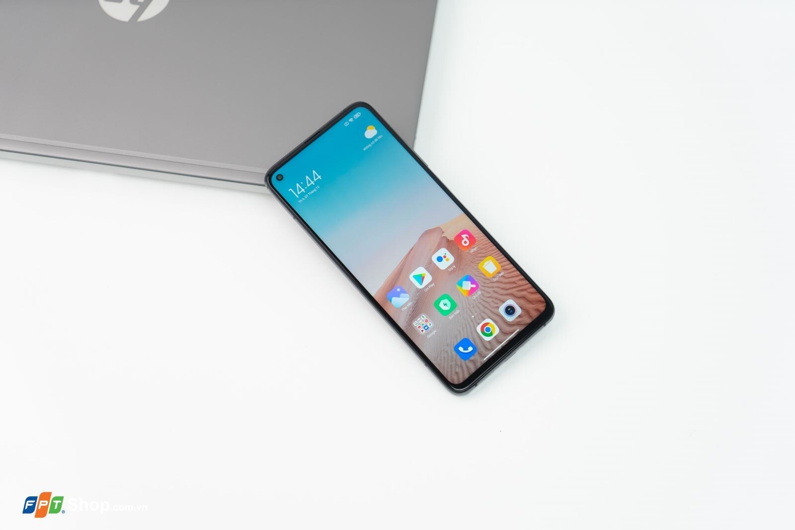 So sánh màn hình OPPO Reno5 Pro 5G và Xiaomi Mi 10T Pro 5G