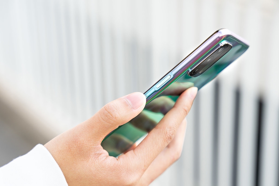OPPO A93 5G | Nút nguồn được tích hợp cảm biến vân tay OPPO A93 5G | Nút nguồn được tích hợp cảm biến vân tay