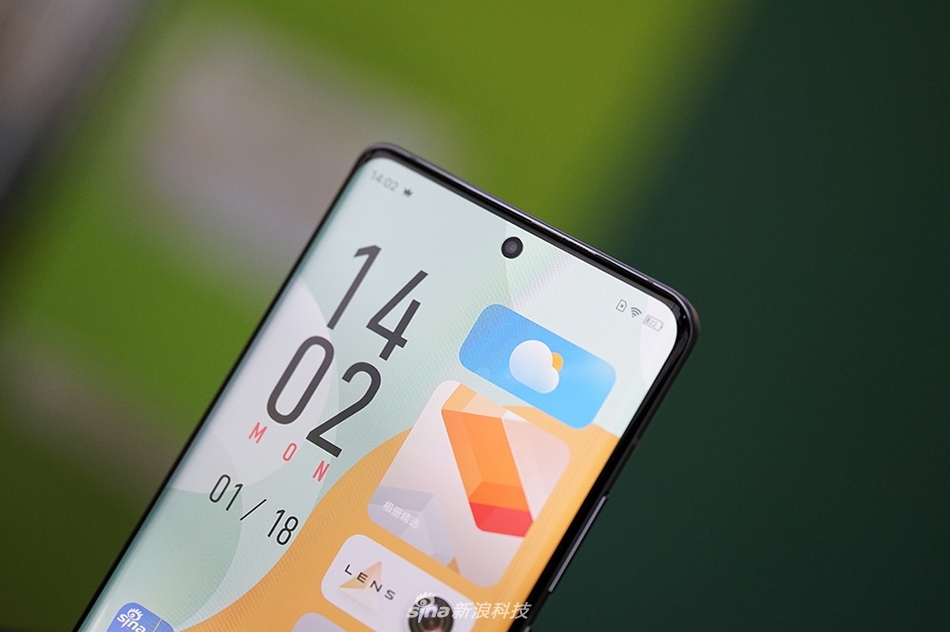 vivo X60 Pro+ | Màn hình sử dụng tấm nền Amoled