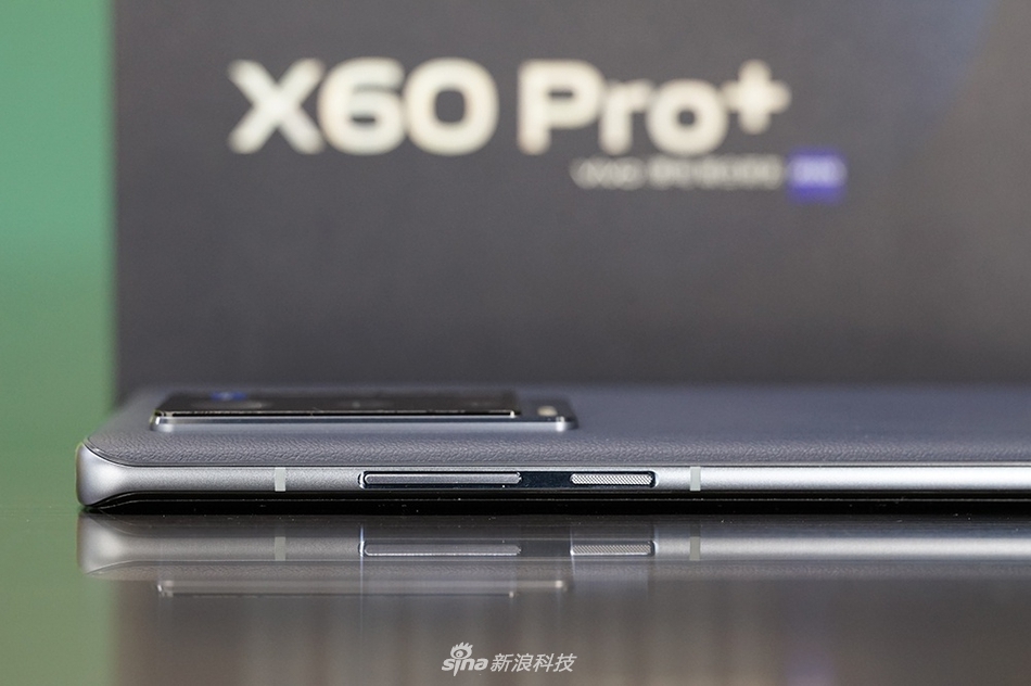vivo X60 Pro+ | Khung viền kim loại