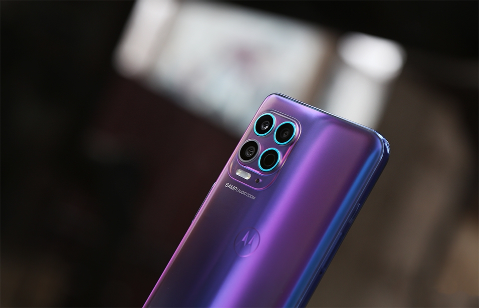 Motorola Edge S | Bộ 4 camera chữ nhật thời thượng Motorola Edge S | Bộ 4 camera chữ nhật thời thượng