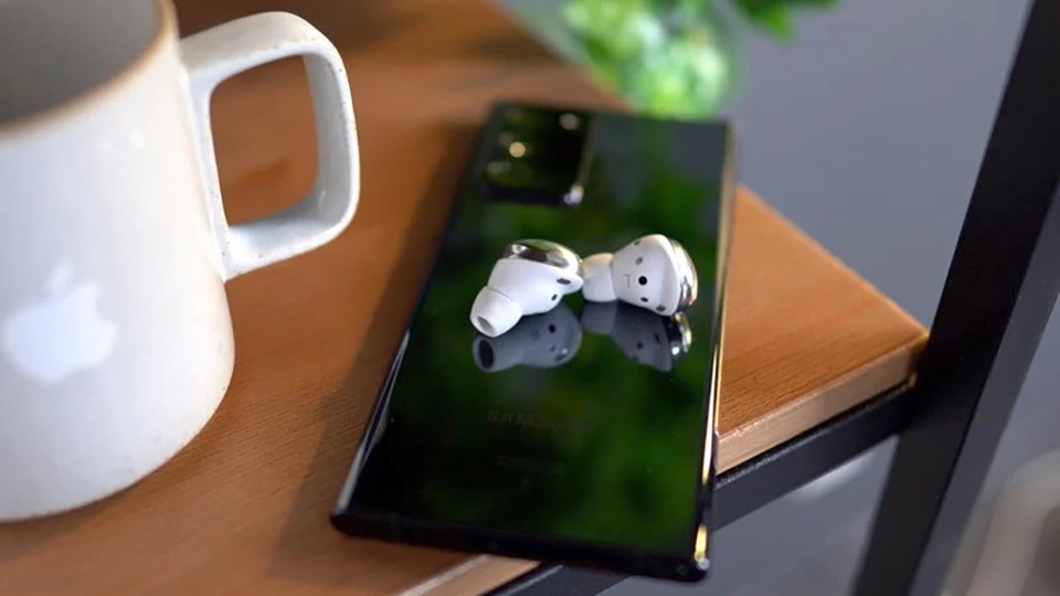 So sánh Galaxy Buds Pro và AirPods Pro (ảnh 9)