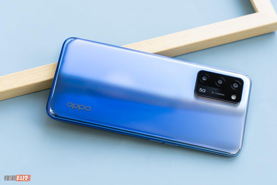 OPPO A55 5G | Thiết kế mặt lưng kính