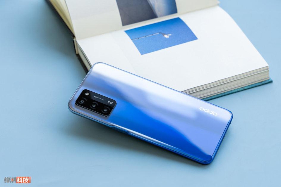 OPPO A55 5G | Thoải mái khi cầm nắm