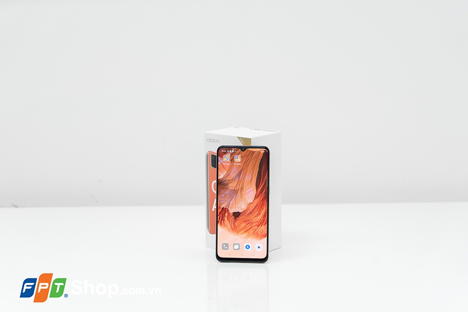 Trên tay OPPO A73 tại FPT Shop: Thiết kế độc đáo, sạc nhanh 30W