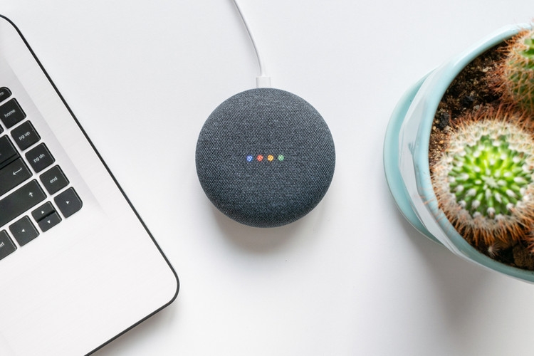 Google Home mini có giá rất rẻ, đang được bán rất phổ biến (xách tay) tại Việt Nam