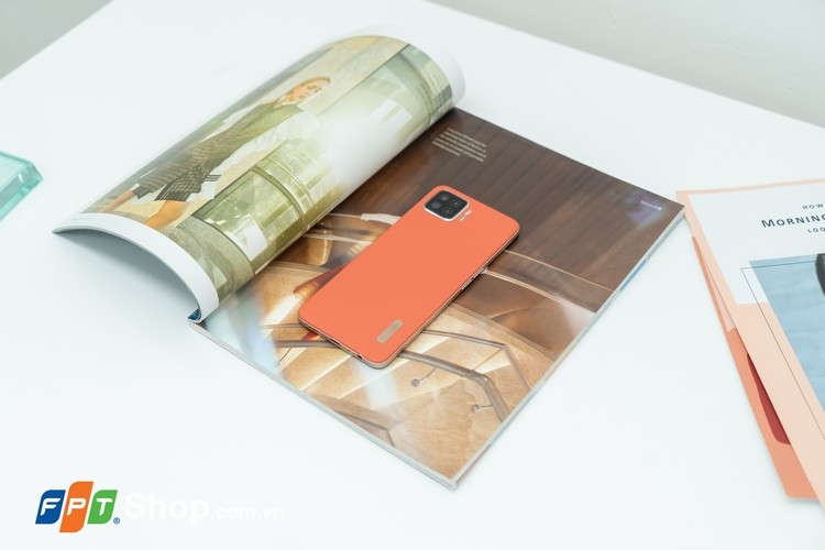OPPO A73 | Ít bám vân tay và mồ hôi