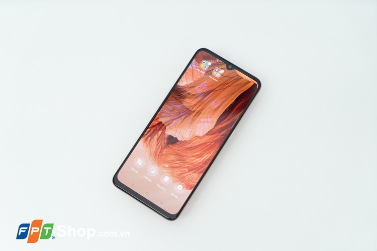 OPPO A73 sở hữu màn hình AMOLED