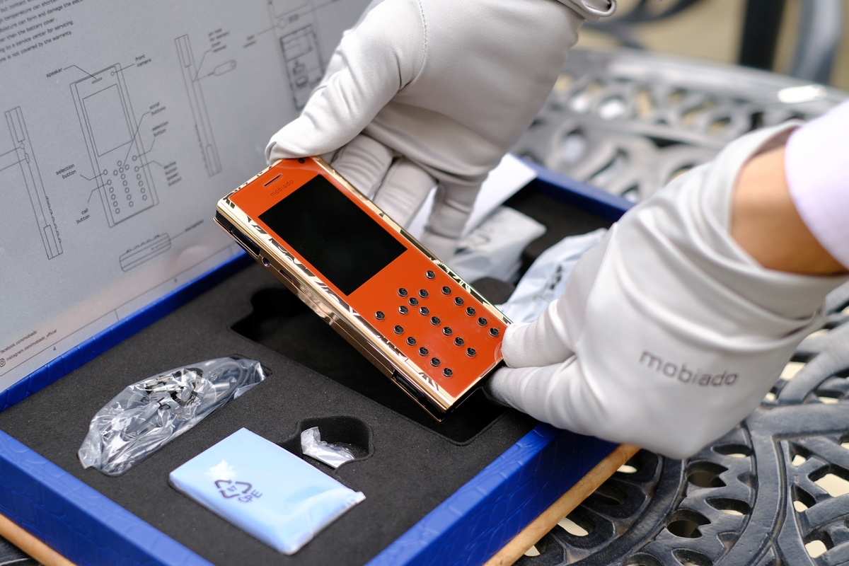 Chiêm ngưỡng điện thoại Trâu vàng giá hơn trăm triệu đồng