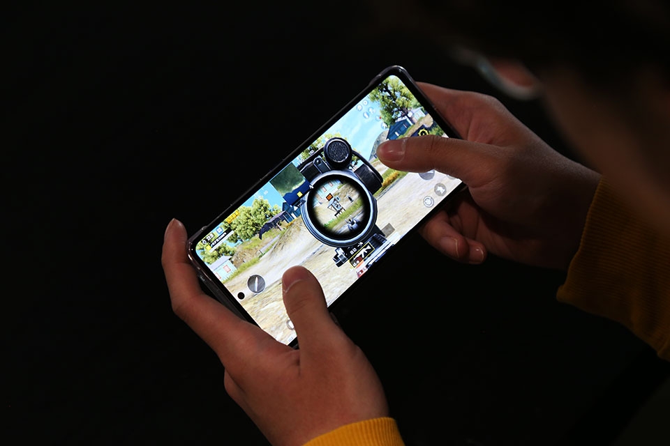 So sánh thông số Xiaomi Mi 11 và iQOO 7