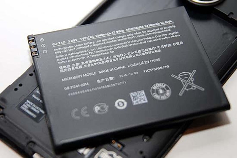 Những viên pin rời trên smartphone trước đây