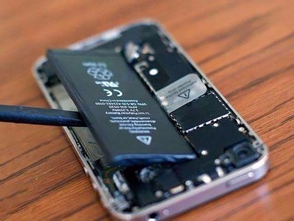 Khi iPhone mở đầu kỷ nguyên "pin tích hợp"