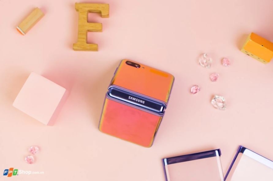 Samsung Galaxy Z Flip giảm sốc 15 triệu đồng 3