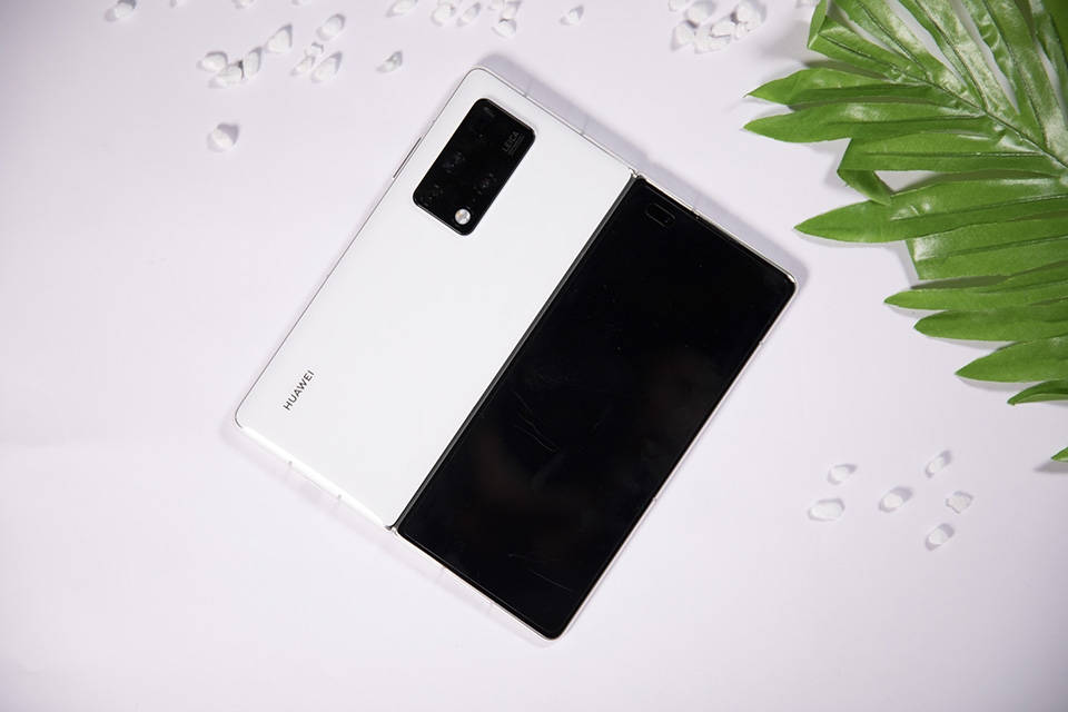 bỏ thiết Huawei bỏ thiết kế gập ra ngoài để chuyển sang thiết kế gập vào trong bỏ thiết Huawei bỏ thiết kế gập ra ngoài để chuyển sang thiết kế gập vào trong