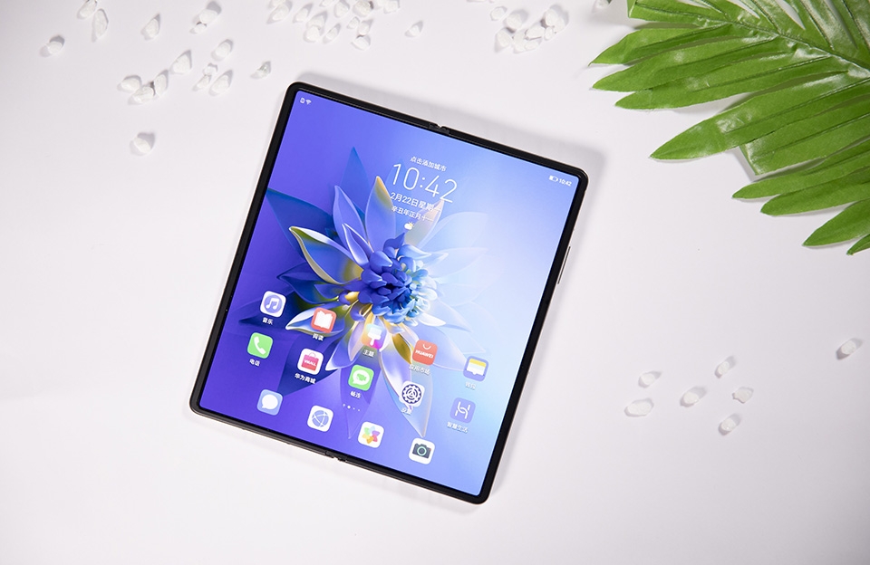 Màn hình bên trong của Huawei Mate X2 có kích thước 8 inch Màn hình bên trong của Huawei Mate X2 có kích thước 8 inch