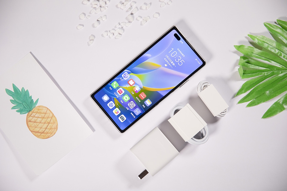 Huawei Mate X2 với 2 phiên bản cấu hình tùy chọn Huawei Mate X2 với 2 phiên bản cấu hình tùy chọn