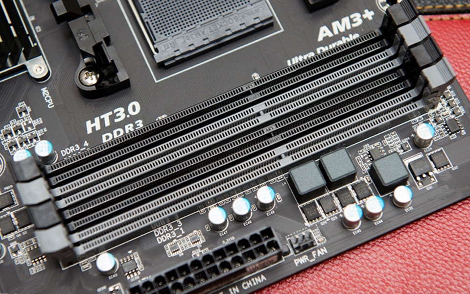 Khe cắm RAM