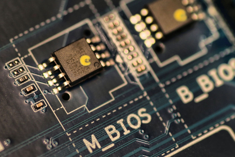BIOS/UEFI Firmware