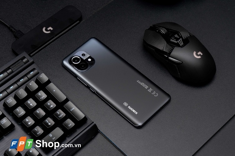 Xiaomi Mi 11 5G | Hai tuỳ chọn màu sắc Xám Bán Dạ và Xanh Chân Trời