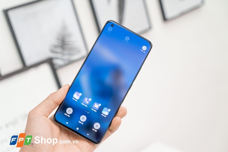 Trên tay Xiaomi Mi 11 5G | Màn hình Amoled