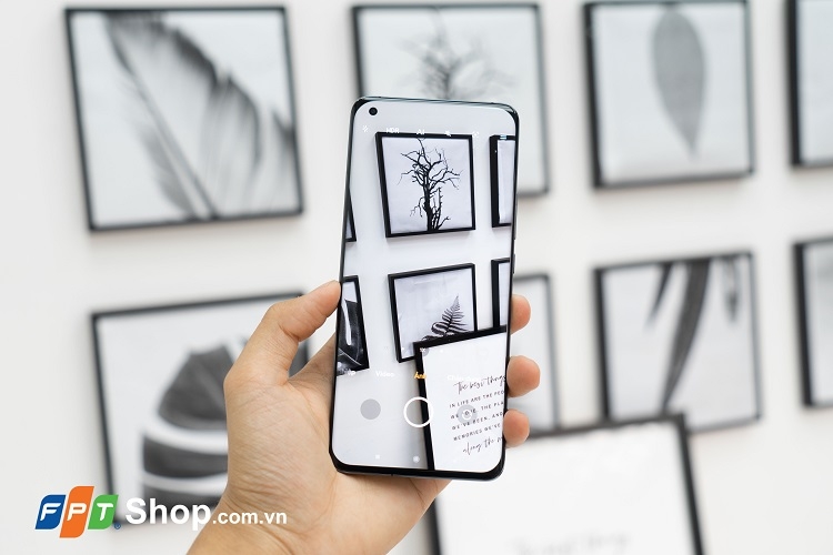 Trên tay Xiaomi Mi 11 5G | Camera selfie cải tiến