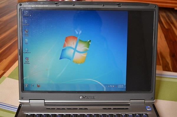 Màn hình máy tính bị lệch