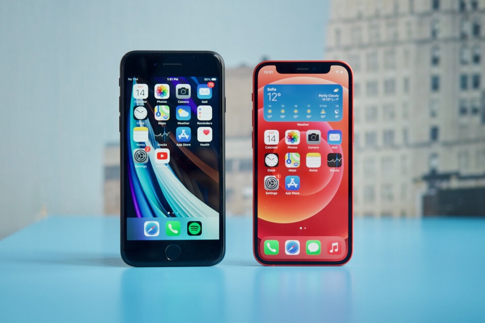 iPhone 12 mini vs iPhone SE 2020 iPhone 12 mini vs iPhone SE 2020