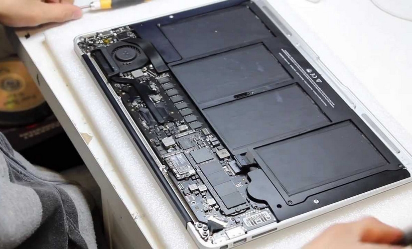 Có thể thay pin laptop dùng pin liền