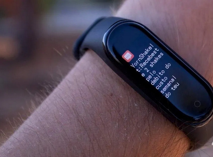 Vòng đeo tay thông minh Xiaomi Mi Band 4 hỗ trợ hiển thị thông báo từ smartphone