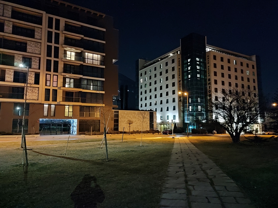 Chụp ảnh thiếu sáng trong chế độ tự động của Redmi Note 10 Pro Chụp ảnh thiếu sáng trong chế độ tự động của Redmi Note 10 Pro