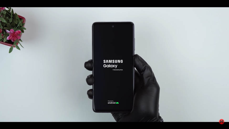 Mở hộp Galaxy A52 5G (ảnh 2) Mở hộp Galaxy A52 5G (ảnh 2)