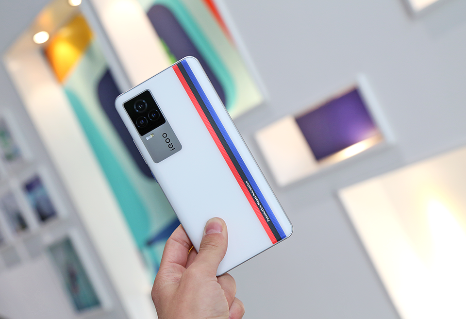 So sánh iQOO 7 và Redmi K40 (ảnh 1)