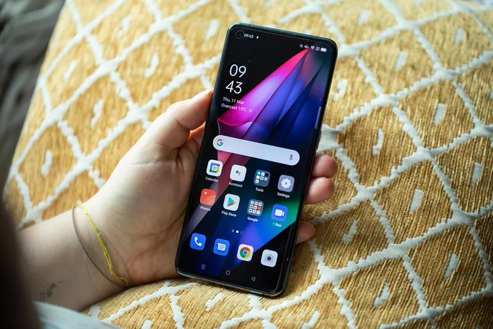 OPPO Find X3 Pro với camera đục lỗFind X3 Pro OPPO Find X3 Pro với camera đục lỗ