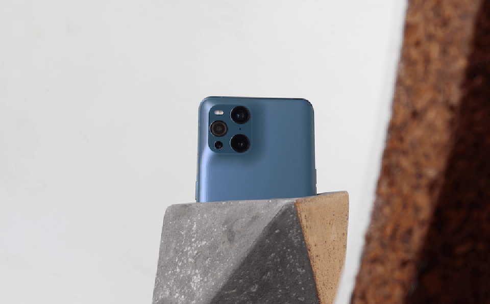 Trên tay OPPO Find X3 Pro | Cụm camera vuông ở mặt sau Trên tay OPPO Find X3 Pro | Cụm camera vuông ở mặt sau