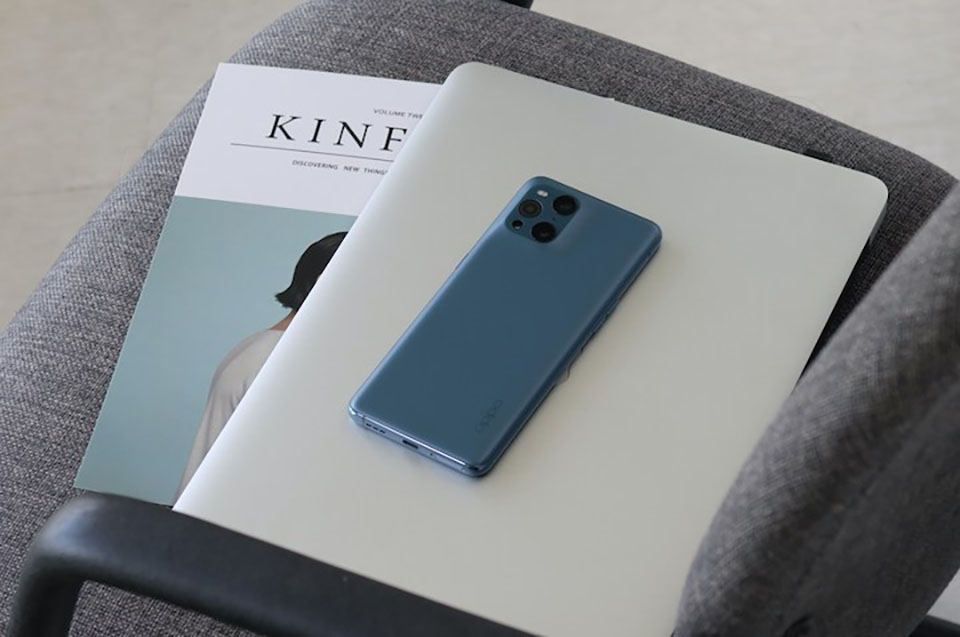 Trên tay OPPO Find X3 Pro | Các cạnh được bo cong mềm mại Trên tay OPPO Find X3 Pro | Các cạnh được bo cong mềm mại