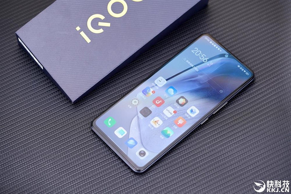 Trên tay vivo iQOO Neo5