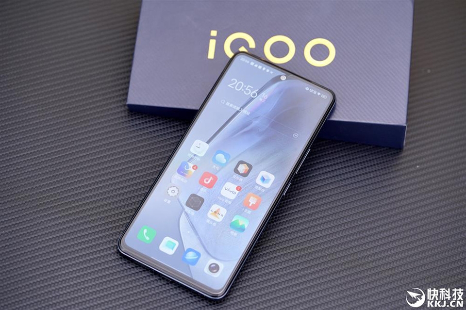 Trên tay vivo iQOO Neo5