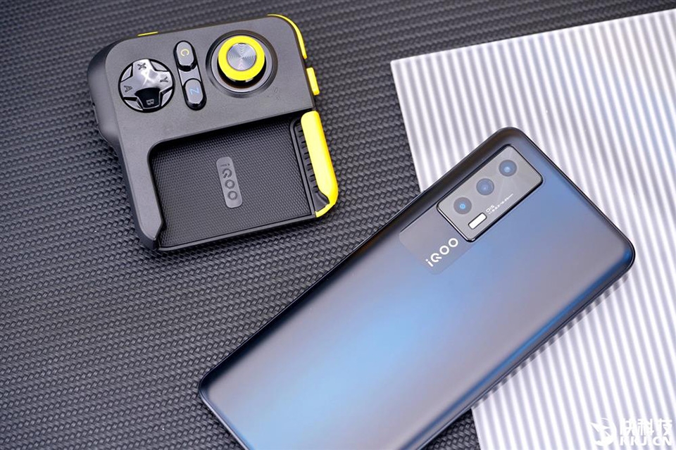 Trên tay vivo iQOO Neo5