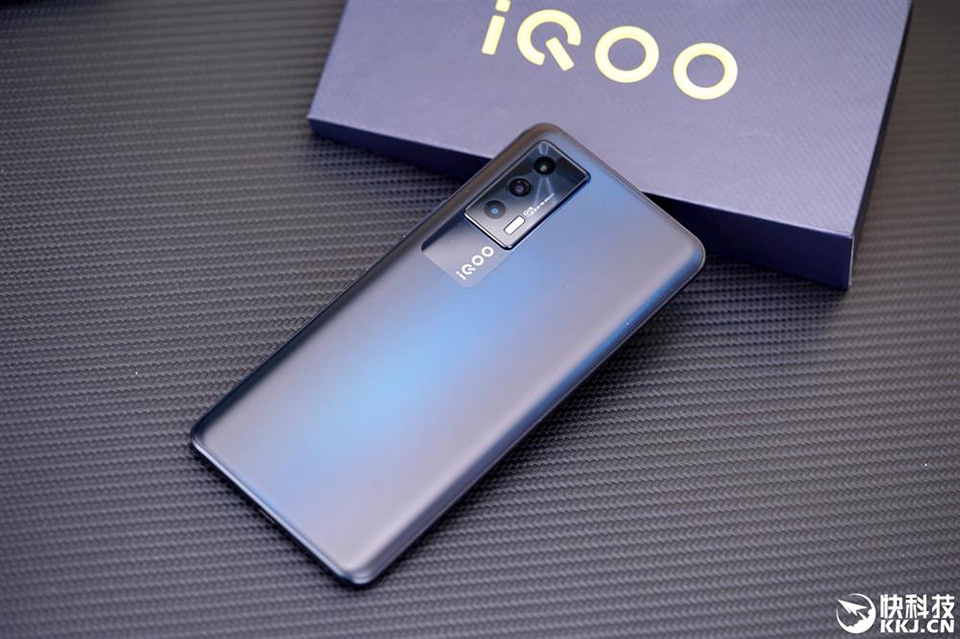 Trên tay vivo iQOO Neo5