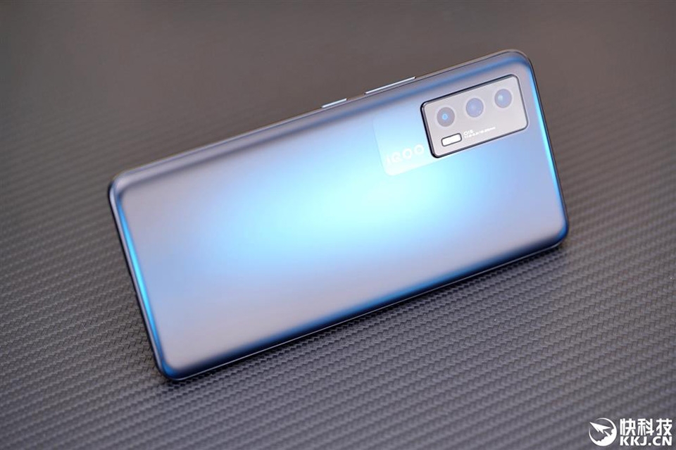 Trên tay vivo iQOO Neo5