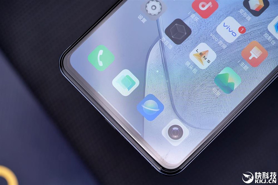 Trên tay vivo iQOO Neo5