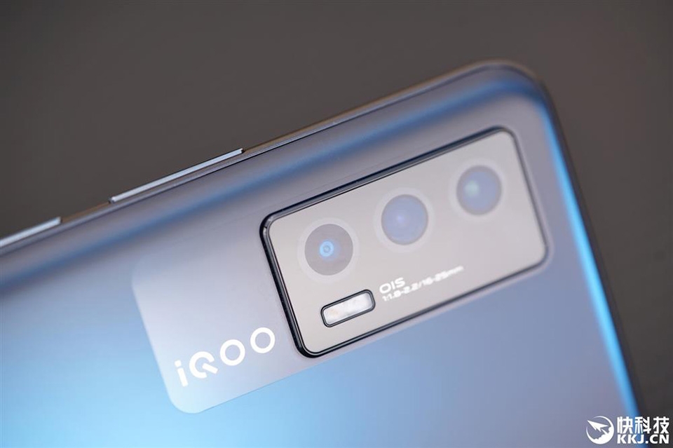 Trên tay vivo iQOO Neo5