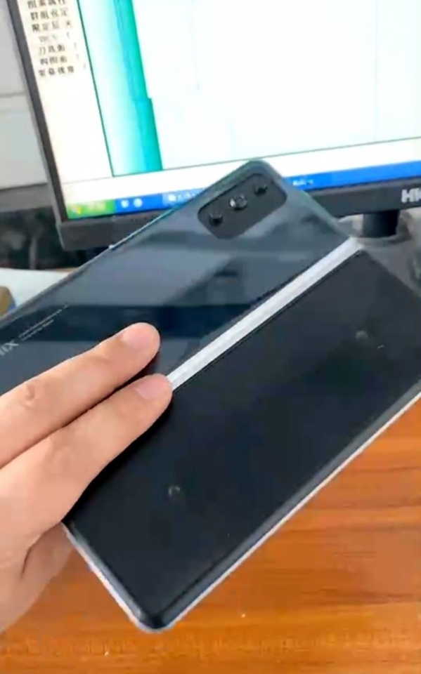 Ảnh thực tế smartphone màn hình gập Xiaomi Mi MIX (ảnh 2)